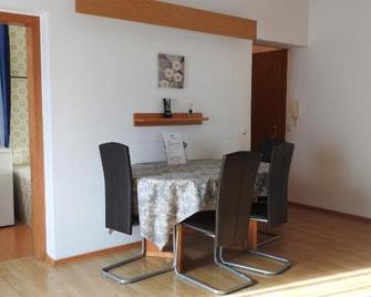 Warmbad Apartments - Villach - Dining room