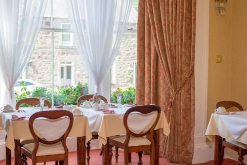 آن فيلد جيست هاوس