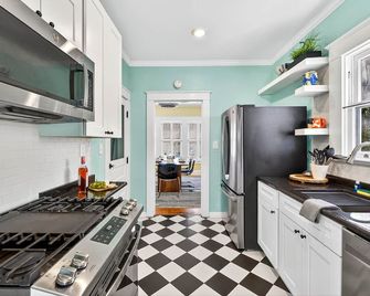 Oak & Aura | Palma Ceia Bungalow - Tampa - Cuina