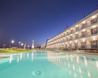 Grand Luxor Hotel - Benidorm - Piscina