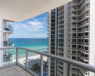 Sunny Isles 1bdr Sea View And Pool - Sunny Isles Beach - Balcony