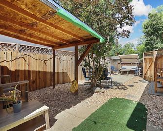 Cozy 1BA/1BR Budget Stay in the Heart of Sac! - 薩克拉門托 - 天井
