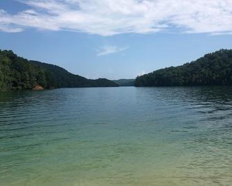 Horses, Big Sky, Boat and Horse Trailer Parking, Acreage, Tiny Home - Seneca - Beach