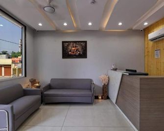 Hotel The Emporio A Corporate suites - Ghaziabad - Rezeption