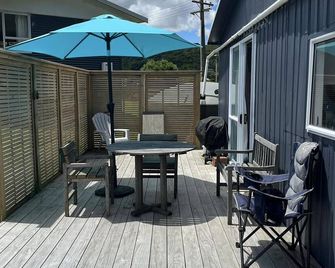 The Wee Crib with water views and PET friendly - Kawhia - Patio