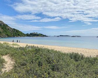 Gorgeous home in Farsund with kitchen - Farsund - Strand