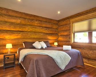 Unique Modern Log Home - Stunning Mountain Views, Designed for Comfort - Glenorchy - Schlafzimmer