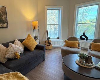 Downtown Huntsville Gem in Muskoka - Huntsville - Sala de estar