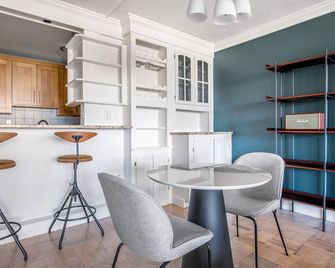 Ideal West End 1BR w/ Gym, W/D, walk to MGH & T Stop - Boston - Dining room