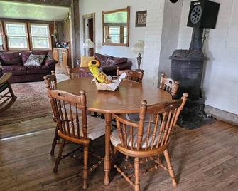 Quiet country farmhouse on working farm - Rocky Ford - Comedor