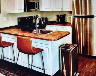 Willow North Upstairs Unit in Buchanan /Waverly with Wi-Fi, AC - Waverly - Cocina