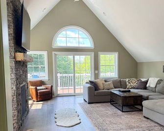Peaceful Maine Home with Mountain Views - Kingfield - Wohnzimmer