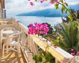 Cavos Bay Hotel and Studios - Armenistis - Balcón