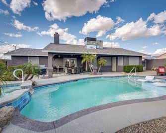 Pool, Spa & Mtn Views: Lake Havasu City Home - Lake Havasu City - Pool