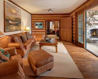 GREAT time for an Escape to Nature's Elegant Lakeside Mountain Retreat 6br/8bath - Lake Toxaway - Sala de estar