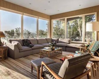 Large Stunning New View Inverness Home - Point Reyes Station - Living room