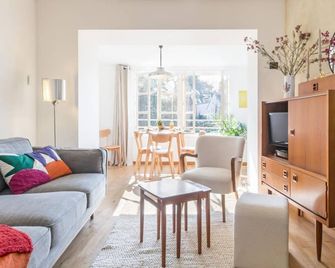 Charmante maison du vieux Coutainville, à 15mn à pied de la mer, classée 3 étoiles - Agon-Coutainville - Salon