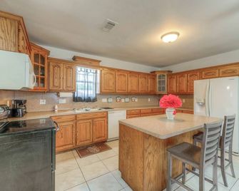 Cozy Home 10 min to Casino. Close to lke Donna,restnts and lke tombigbee. - Livingston - Cocina