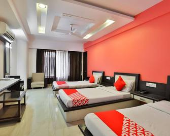OYO 22574 Hotel Deep Palace - Jamnagar - Schlafzimmer