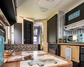 A Hug From The Hills In Carbon Hill - Nelsonville - Kitchen