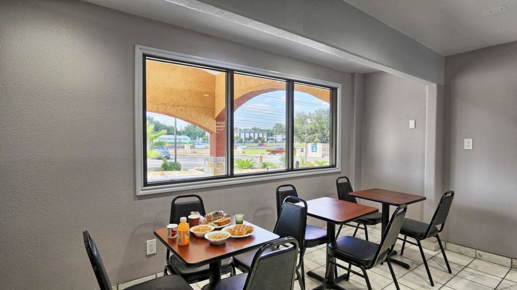 Econo Lodge Austin South - אוסטין - חדר אוכל