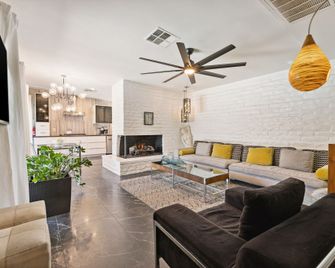 Speakeasy Hotel - Palm Springs