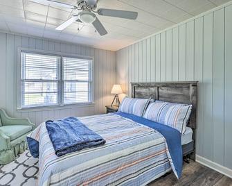 Inviting House 2 Mi to University of Alabama! - Tuscaloosa - Bedroom