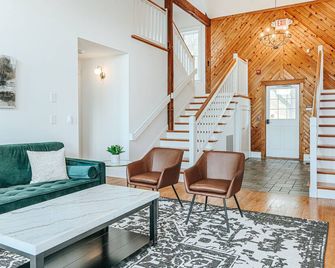 Orlesa Farms - The Somerset - Staunton - Living room