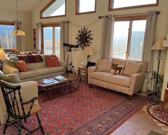 Bartlett Chalet Condo With Best Mountain Views, Amenities and Recreation - Glen - Living room