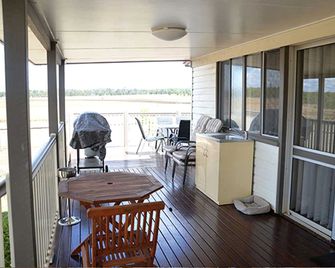 Family-Friendly Cottage Rental on 150-Acres of Farmland in Kingaroy, Queensland - Kingaroy - Balkon