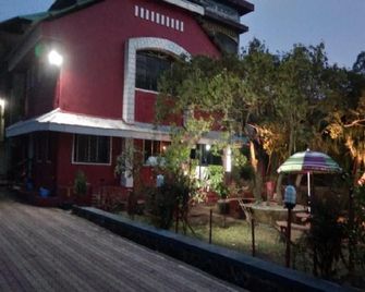 OYO Home Dwan Villa And Bungalow - Wai - Building
