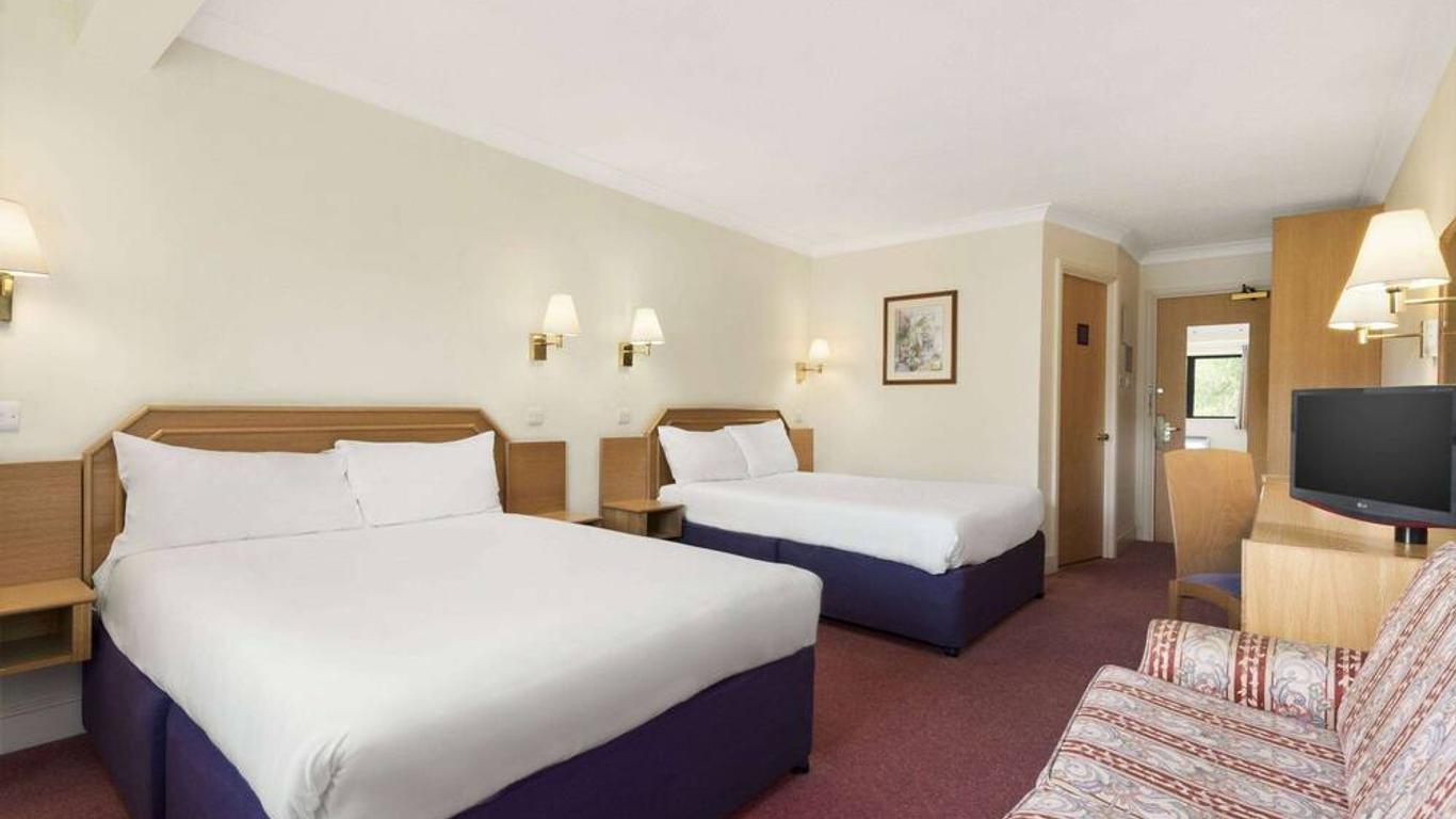 Days Inn by Wyndham Watford Gap