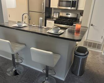 Luxury apartment - Grand Blanc - Kitchen