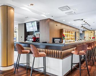 Park Inn by Radisson Meriton Conference&Spa Tallin - טאלין - בר