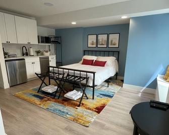 Private, cozy, suite by Mile High Stadium and Downtown Denver! - Denver - Soveværelse