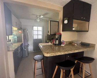 Vacation Rental - Excellent Location Vacation Rental - Excellent Location - Jarretaderas - مطبخ