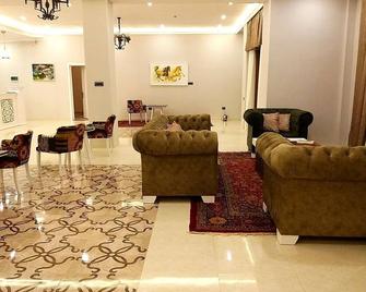 Ruma Qala Hotel - Sheki - Salónek