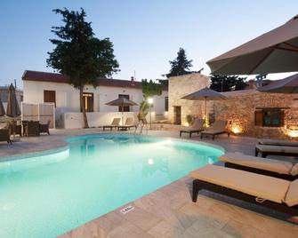 Ktima 1937 Kannides - Dhrousha - Pool