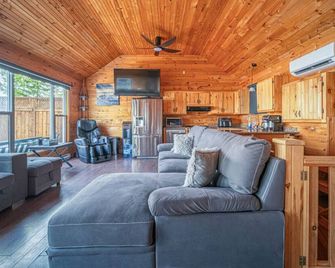 Enjoy the ultimate retreat - Windsor - Living room