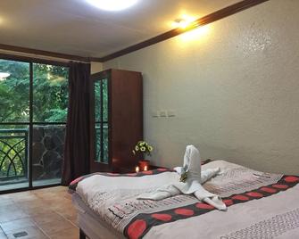 MC Mountain Home - Tagaytay - Bedroom