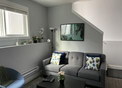 Hamm Suite - Saskatoon - Living room