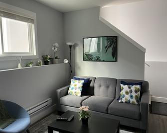 Hamm Suite - Saskatoon - Living room
