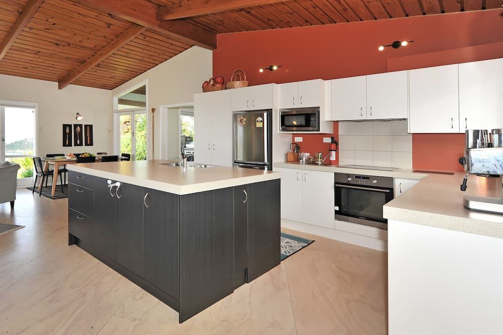 Kereru at Kaiteriteri - Kaiteriteri Holiday Home - كايتريتري - مطبخ