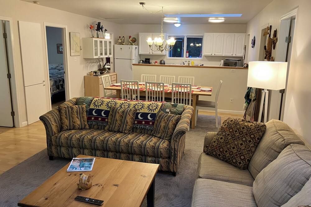 4 Bedroom Pet Friendly Cottage Quiet Secluded Waterfront Location In Secret Cove - 하프문베이 - 거실