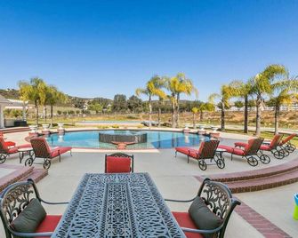 New Luxury Celebrity Vineyard Estate Temecula - Murrieta - Piscina