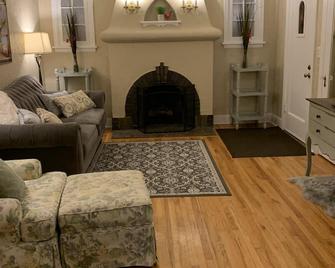 Charming Idaho Falls cabin - Idaho Falls - Living room