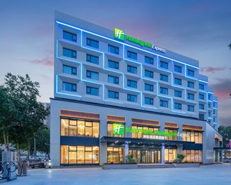 Holiday Inn Express Qingdao Shibei By IHG - Qingdao - Rakennus