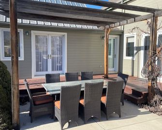 Charming farmhouse in Historic Spring City with AC, WiFi, and full kitchen. - Spring City - Patio