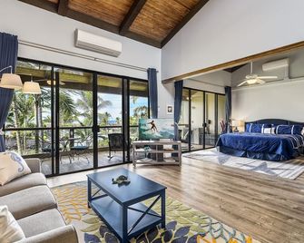 Keauhou Kona Surf & Racquet 9303: Condo w/ AC, Stunning Views & Shared Pool - Kailua-Kona - Salon