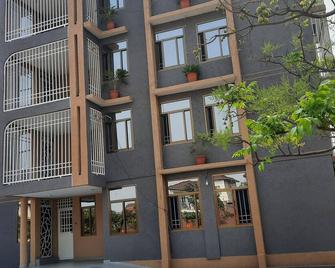 Appartement 2 Chambres, Rez-de-chaussée - Kinshasa - Building